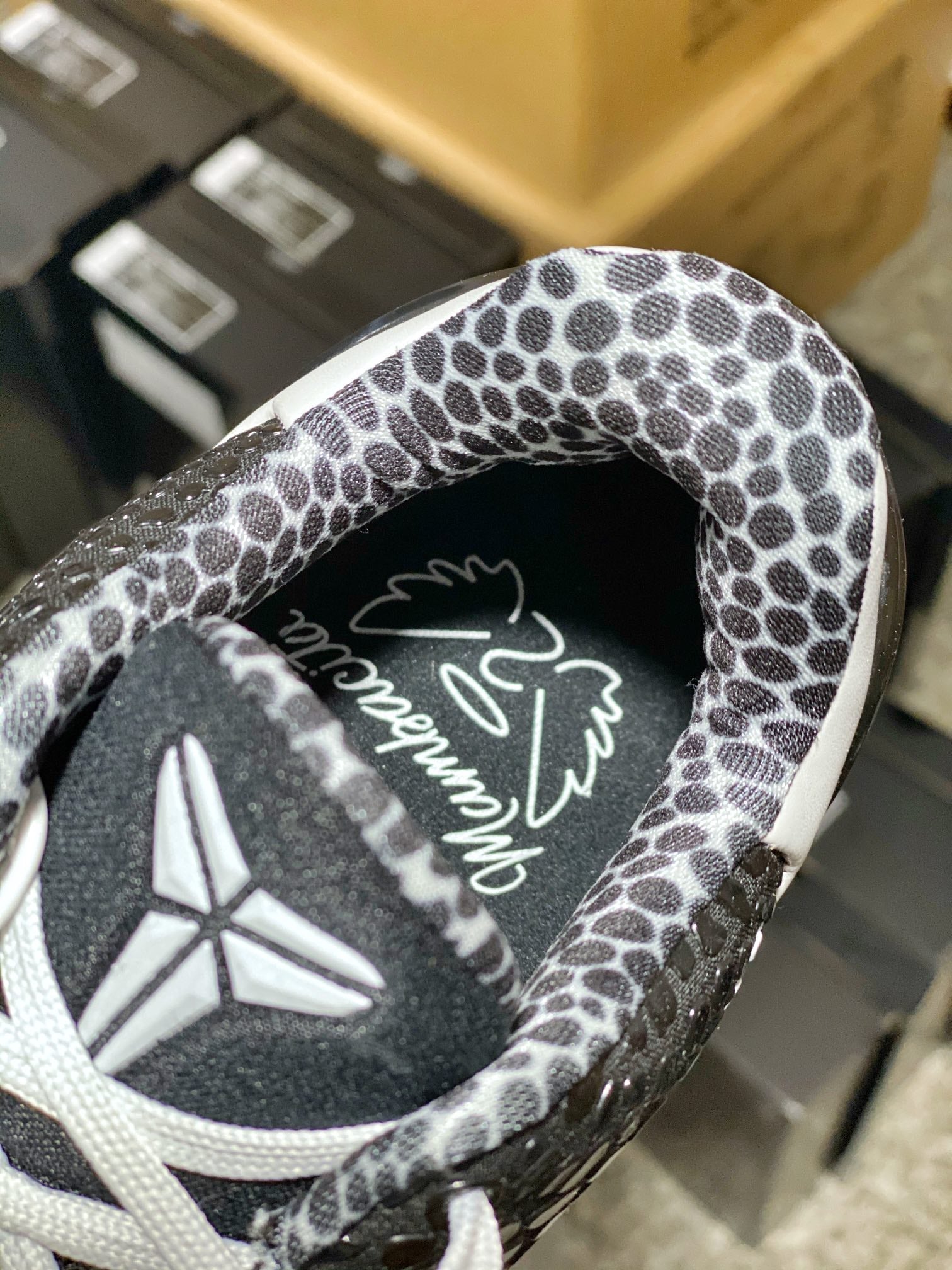 Black insole with decorative script print and leopard-pattern collar lining.