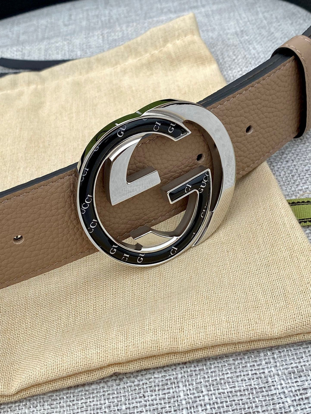 Gucci logo buckle leather belt in light tan with engraved metal ring