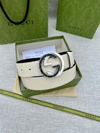 Gucci leather belt with light beige strap and round G buckle, silver-tone metal