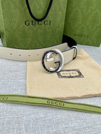 Gucci leather belt with light beige strap and round G buckle, silver-toned hardware