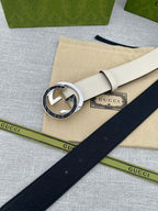 Gucci reversible belt with beige and dark navy straps, round G buckle with silver trim