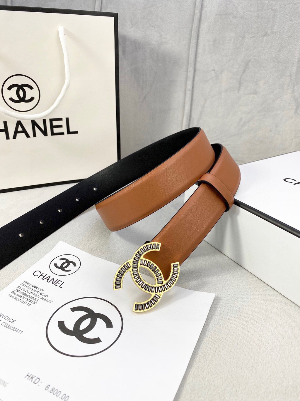 Chanel reversible leather belt with tan and black sides and gold-tone interlocking CC buckle