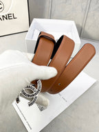 Chanel reversible leather belt with tan and black sides, gold-tone CC buckle