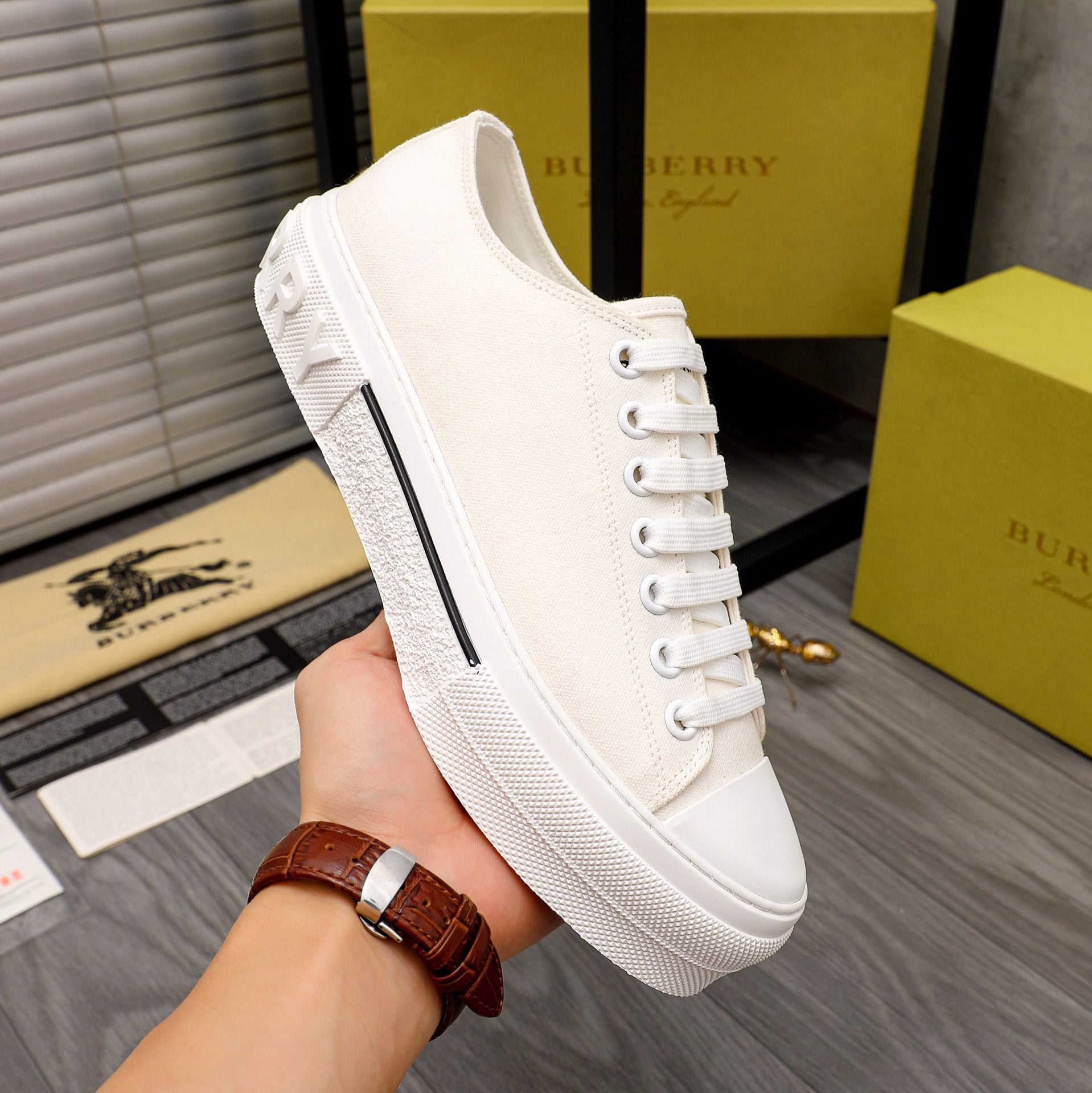 Luxury Shoes Burberry