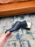 Gucci unisex leather lace-up shoe, black croc-texture, angled side view