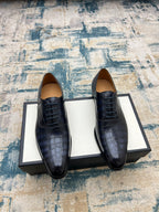 Gucci unisex leather lace-up shoes, black croc-texture, front tied view