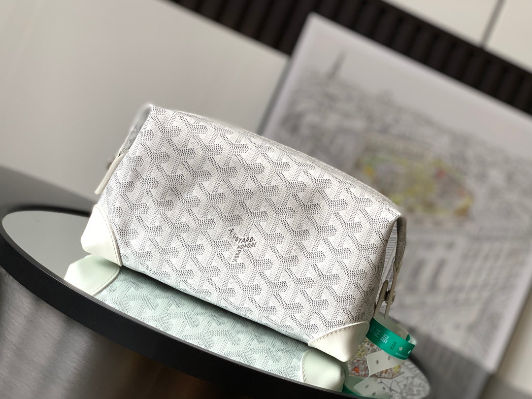 White Goyard monogram clutch bag with flap and zip top