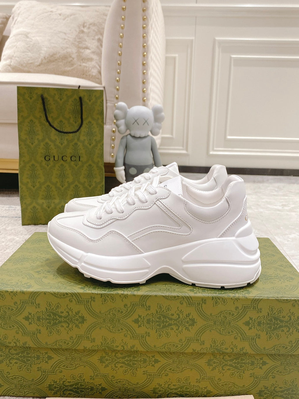 White chunky leather-look sneaker, lace-up front and sculpted sole detail