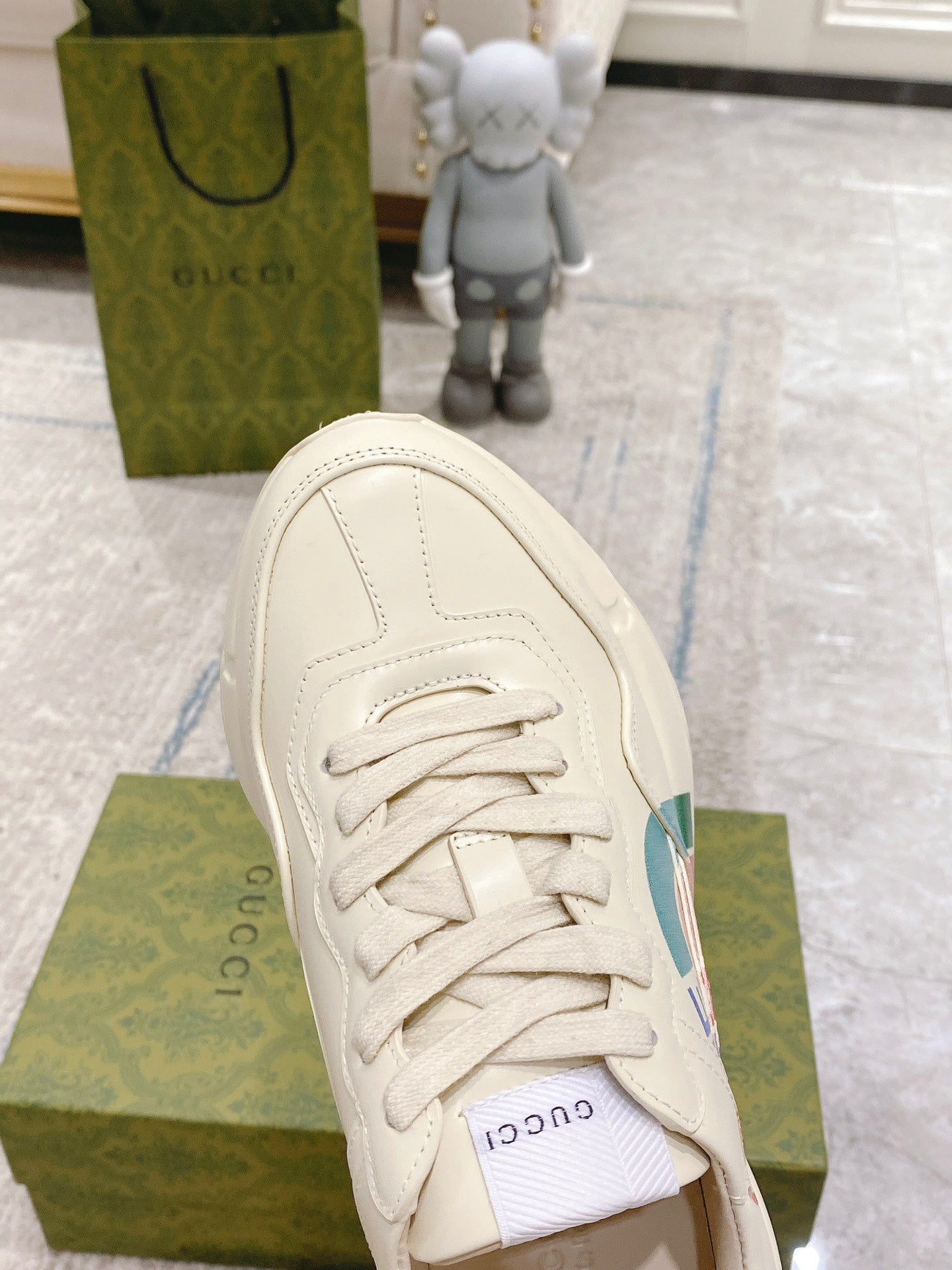 White low-top lace-up sneaker with stitched panel and padded tongue