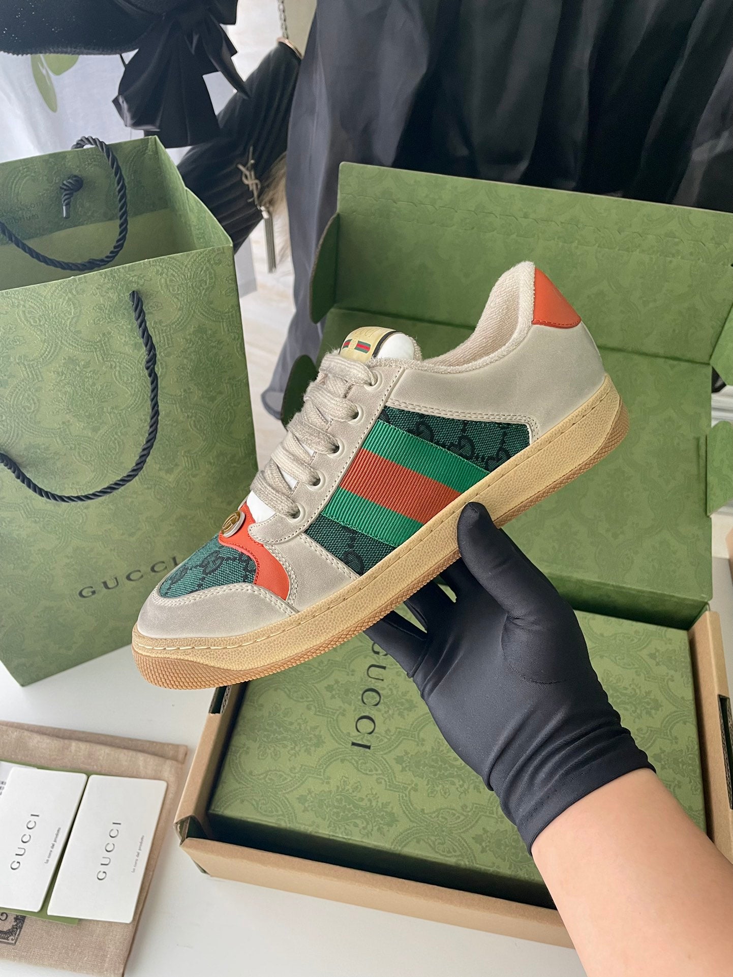 Gucci unisex sneakers in light beige with green and orange logo panel