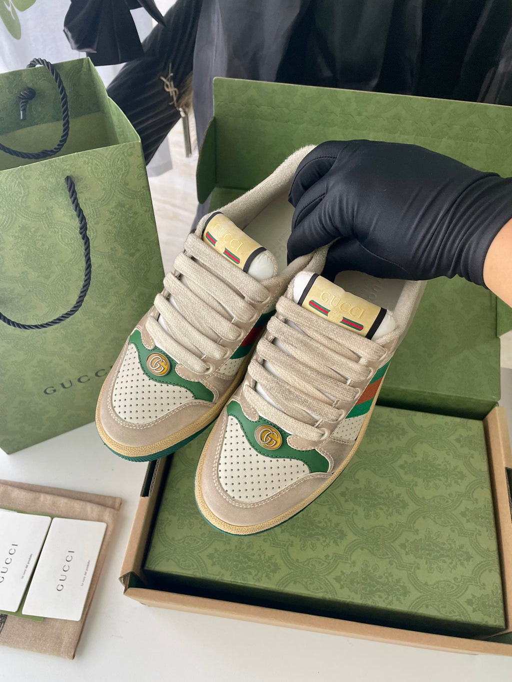 Gucci unisex sneakers pair, beige uppers with green/red striped side panels