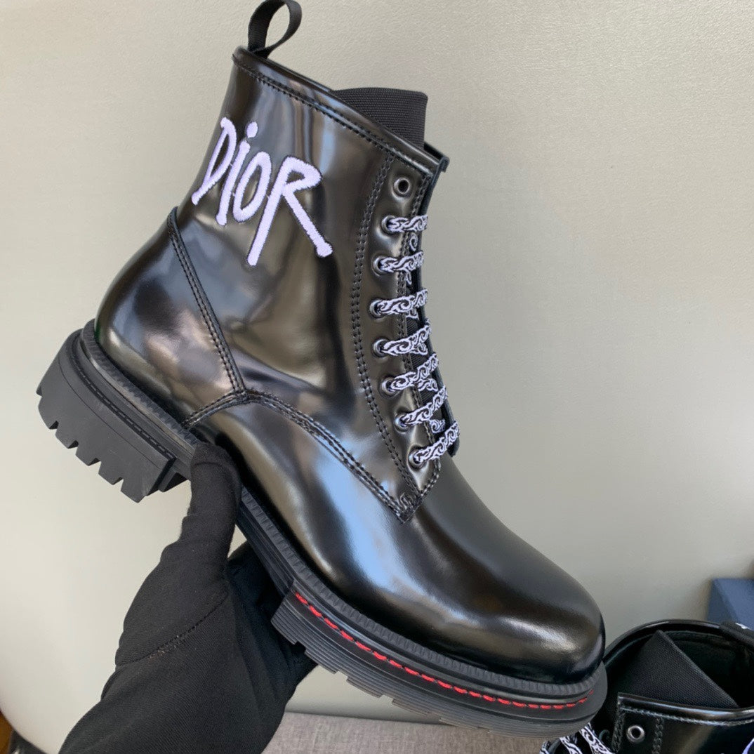 Black unisex leather ankle boot with lace-up front, Dior logo, and ridged lug sole