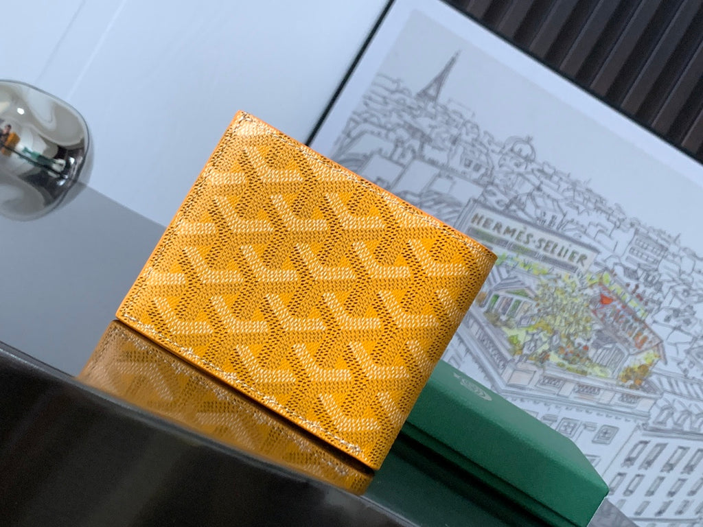 Goyard bag in yellow with lattice texture and dark edge trim
