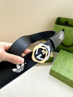 Gucci belt showing round logo buckle and white trefoil pattern on dark navy strap