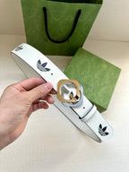 Gucci belt in white leather with black logo print and gold-tone buckle