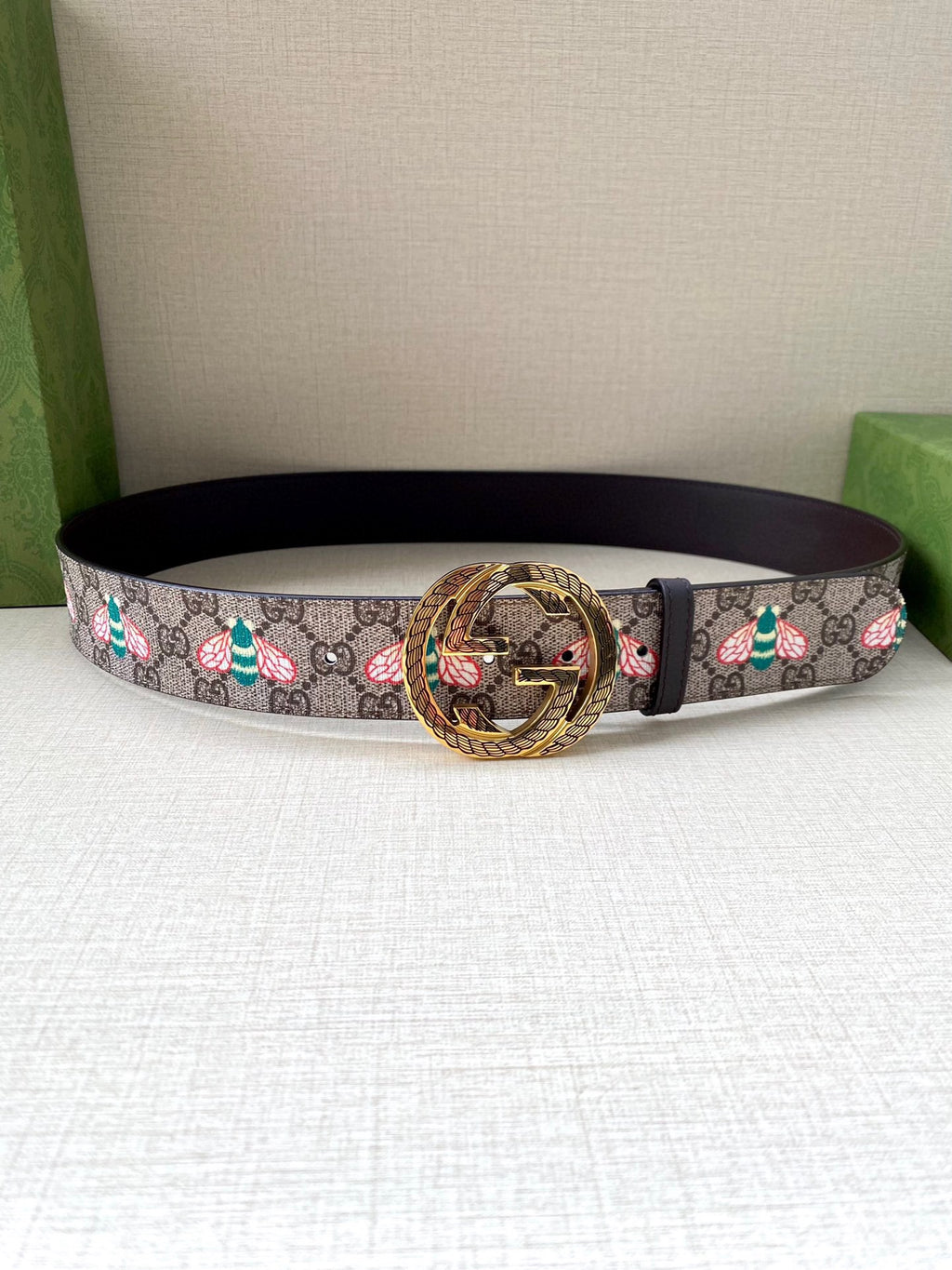 Gucci belt with GG canvas floral print and dark leather, gold-toned interlocking buckle