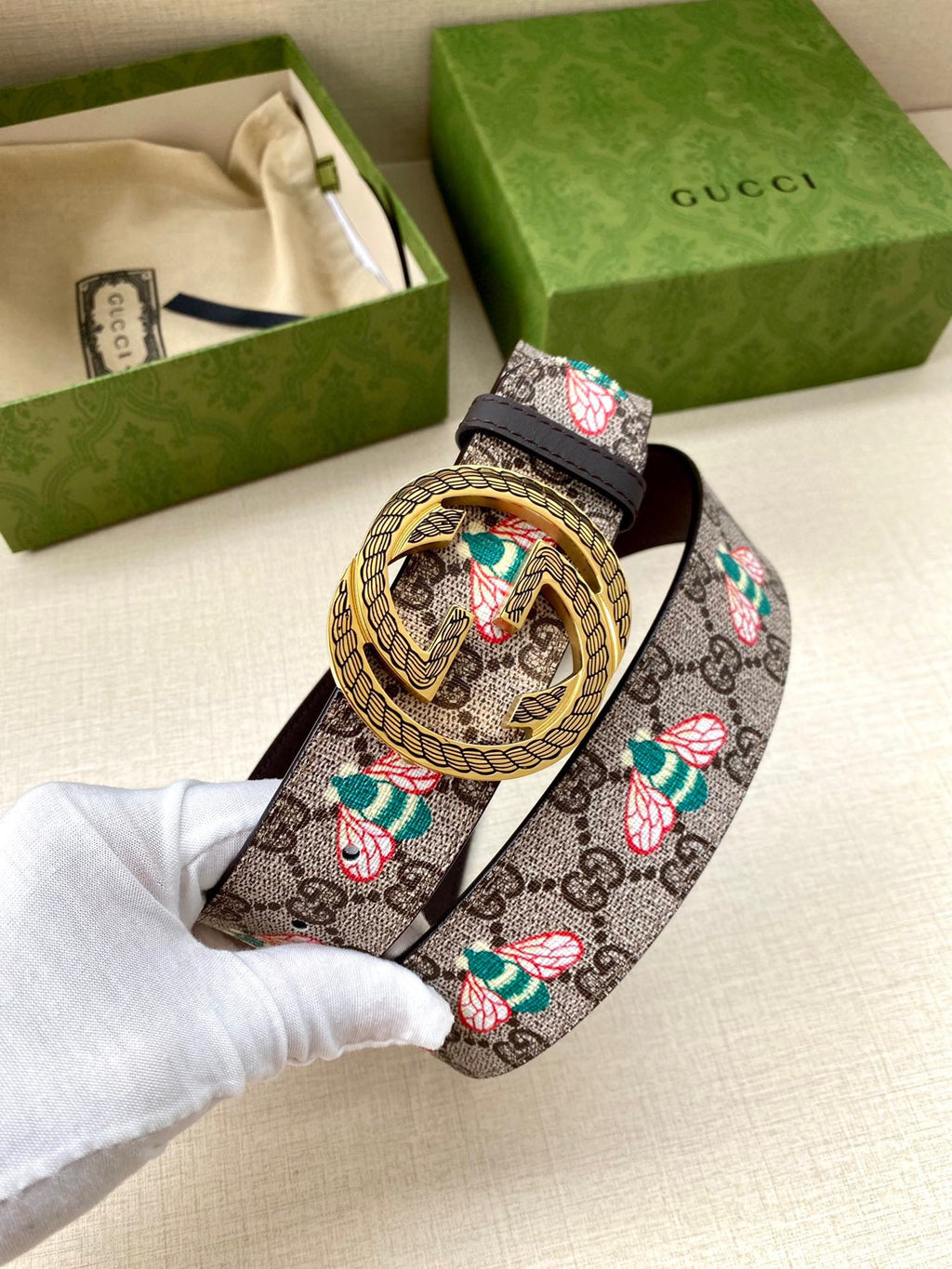 Gucci belt with GG canvas floral print and dark leather, gold-toned buckle on box