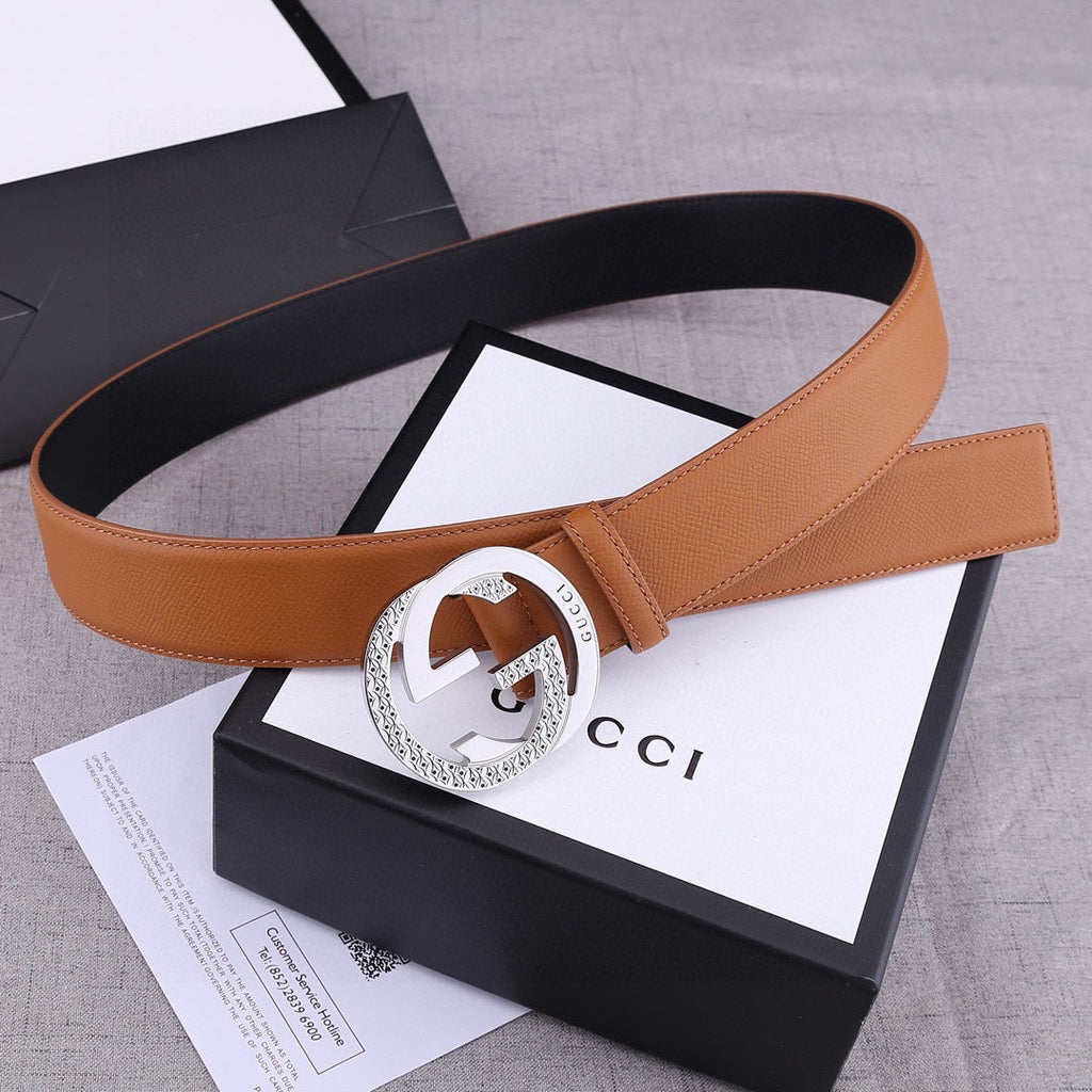 Gucci tan leather belt with round silver-tone GG buckle, front view