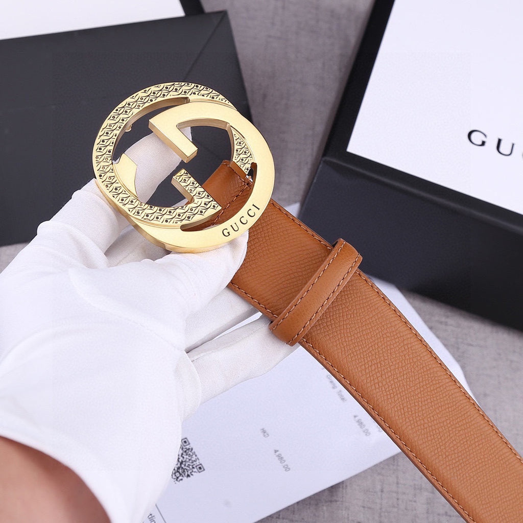 Gucci tan leather belt with close-up round gold GG buckle