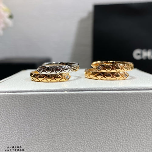 Two-tone ring set with silver-tone and gold-tone bands, diamond lattice pattern