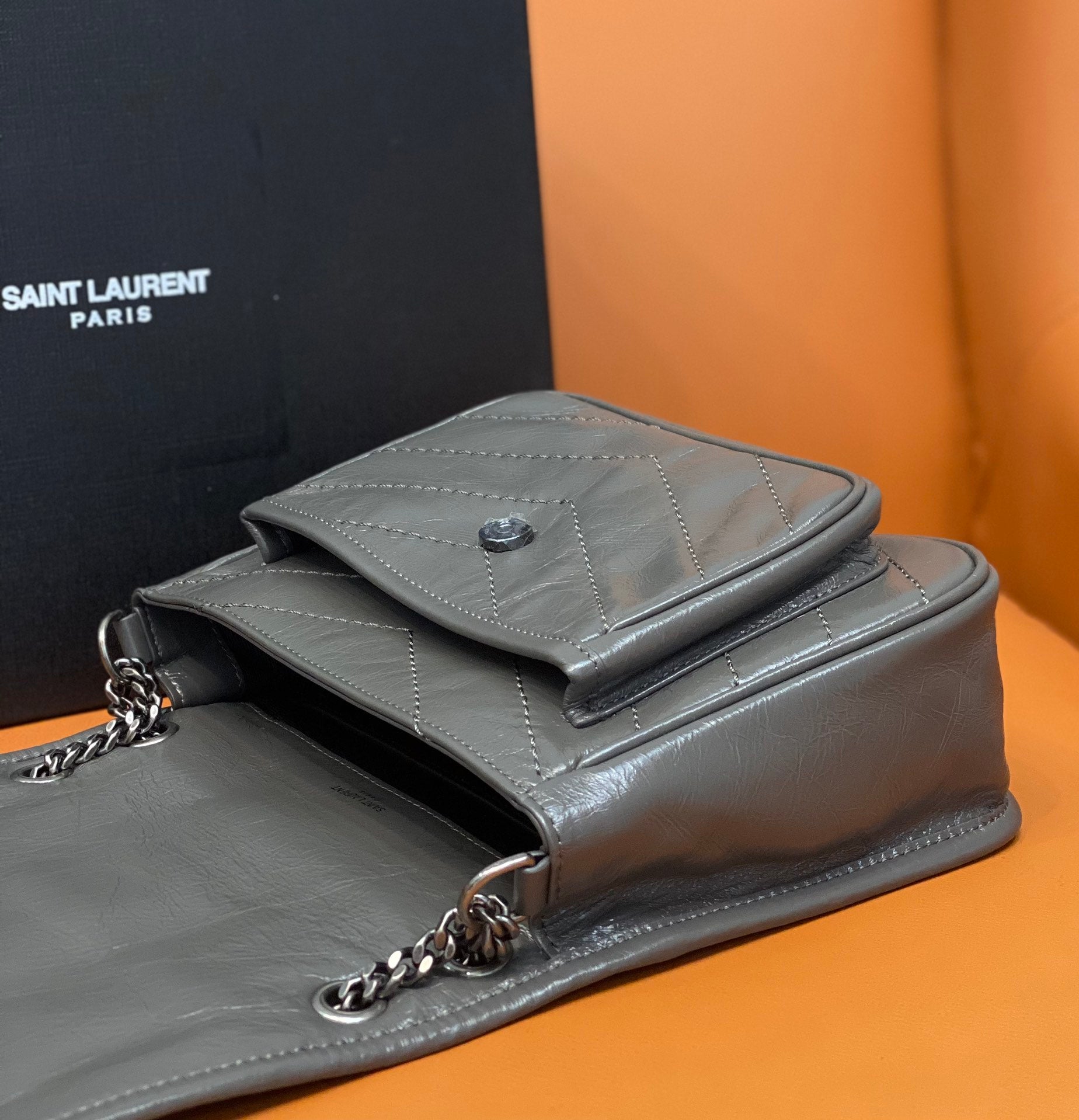 Fold-over leather shoulder bag with turn-lock clasp and chain strap, light gray