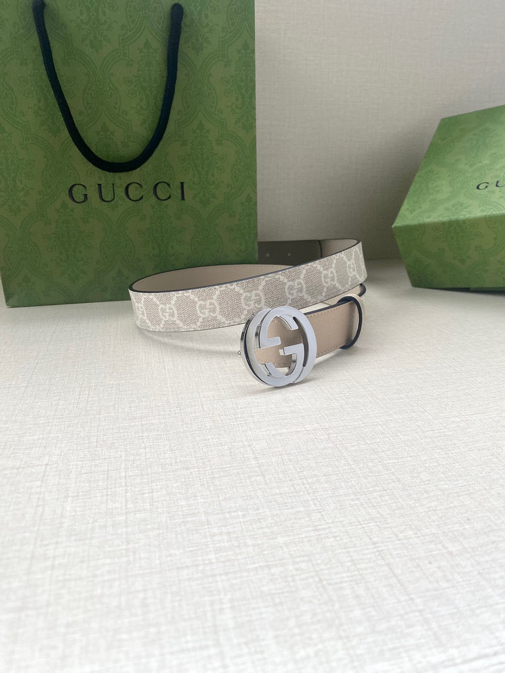 Light monogram belt with beige leather edge and circular silver-tone GG buckle