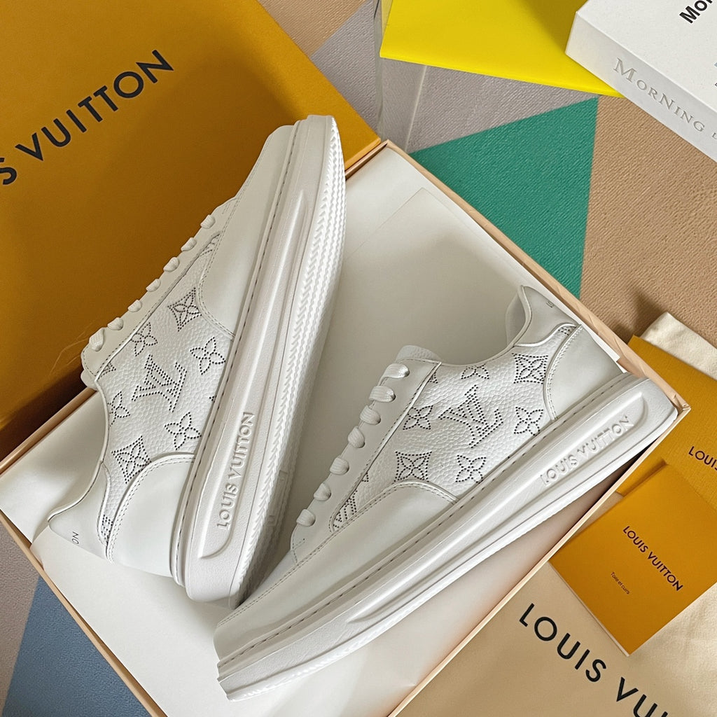 White lace-up low-top sneakers with monogram floral pattern and cushioned sole