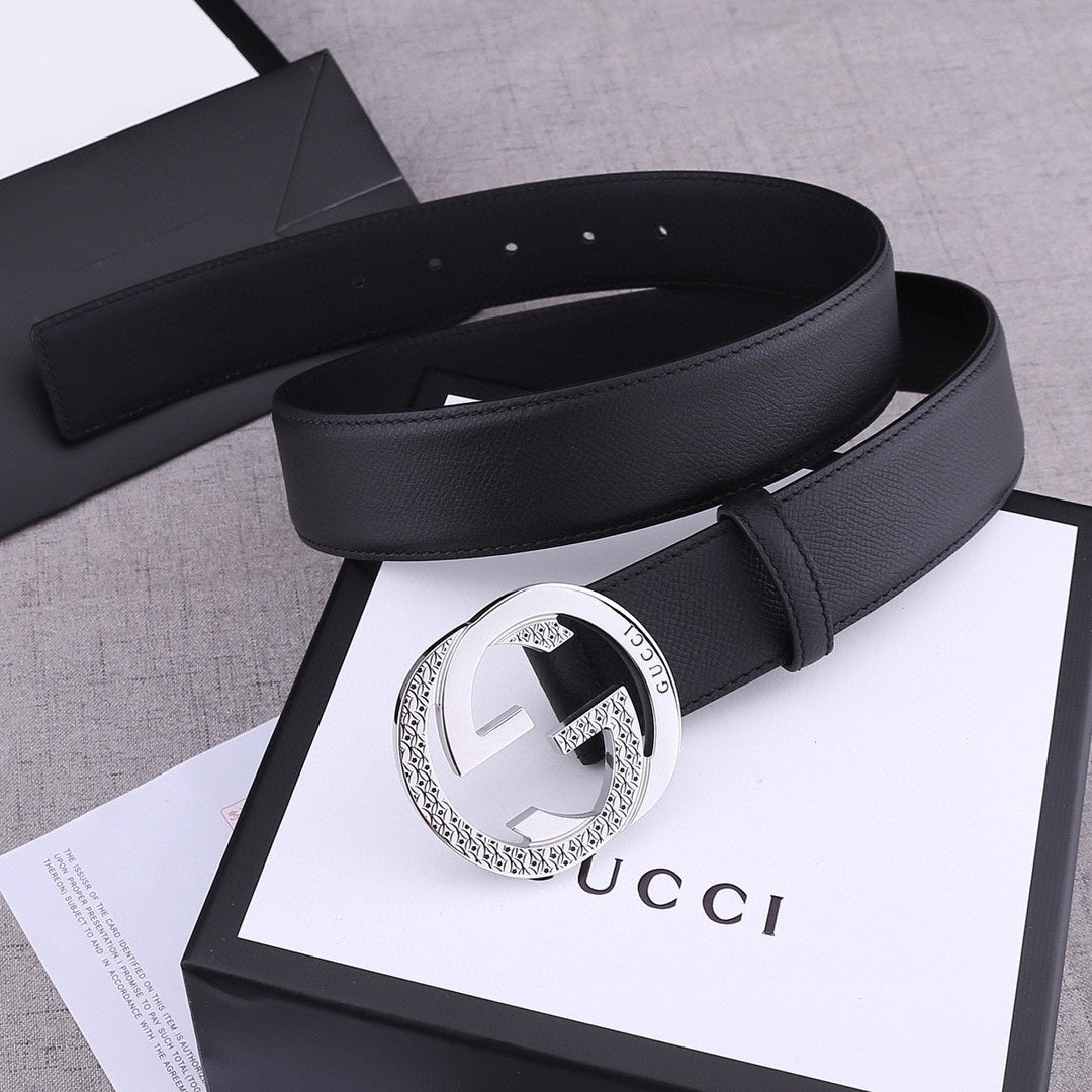 Black leather Gucci belt with silver-toned GG buckle, profile view