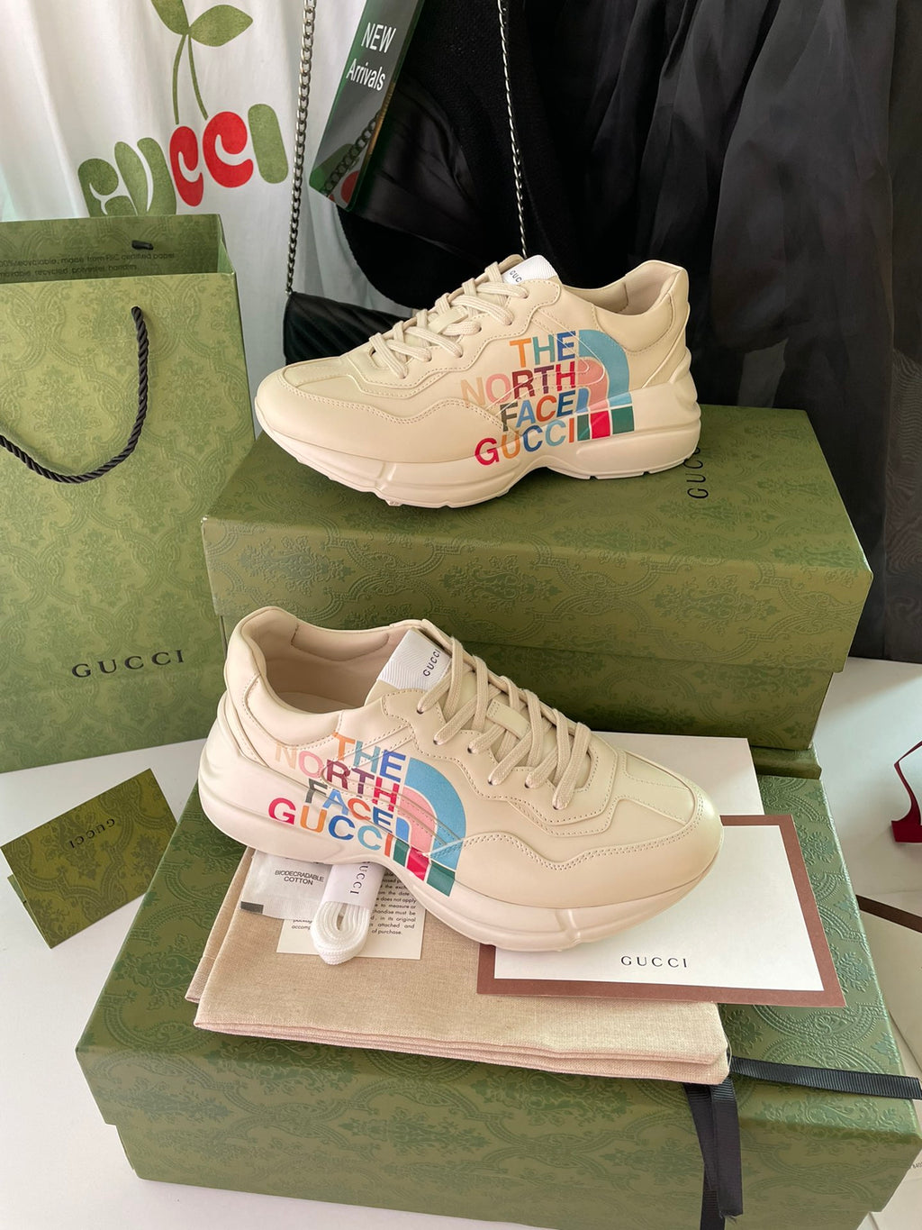 Beige Gucci x The North Face lace-up sneakers, colorful side 'The North Face Gucci' print
