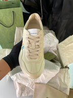 Cream lace-up Gucci sneakers, beige logo patch on tongue