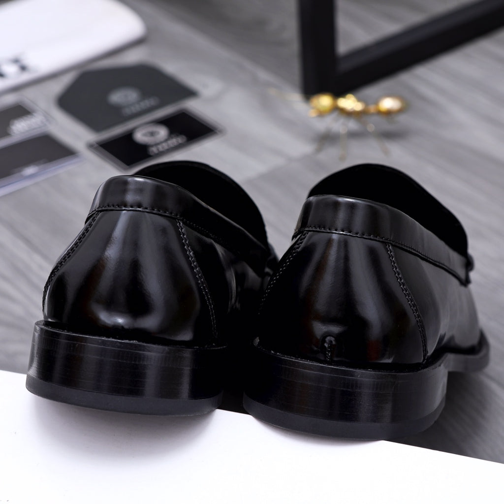 Luxury shoes Versace black leather loafers with rounded toe and low heel