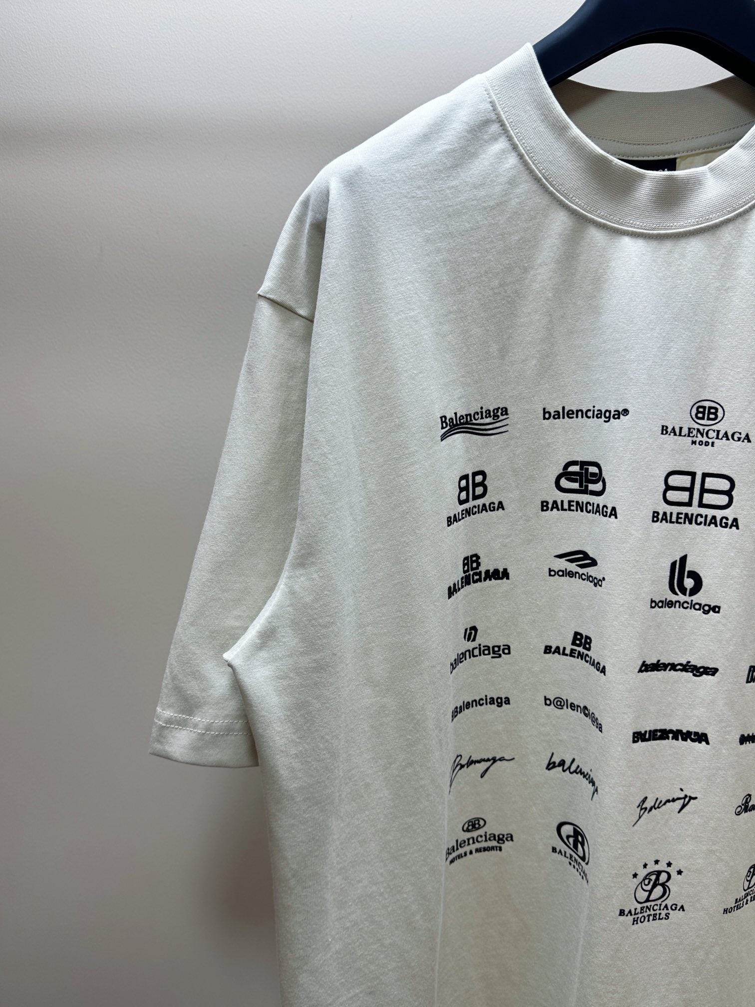 Balenciaga white short-sleeve T-shirt with ribbed crew neck and black logo print