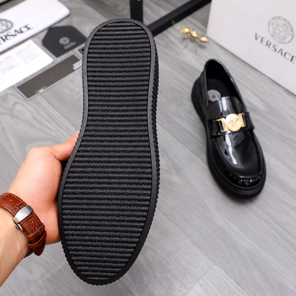 Versace loafer outsole with ribbed tread and black platform sole
