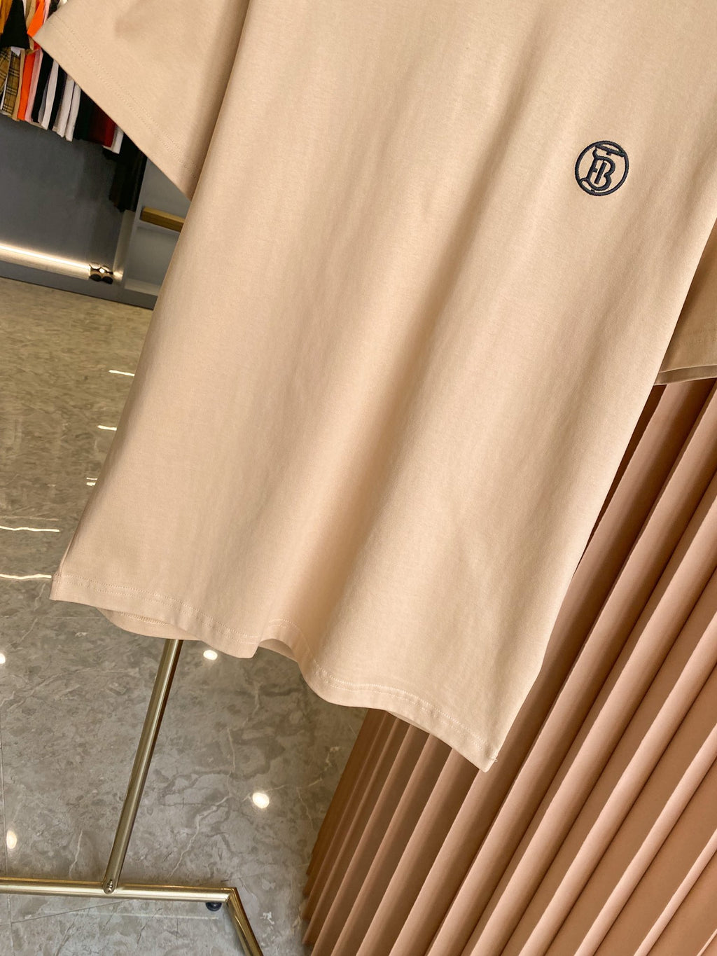 Light beige short-sleeve crewneck T-shirt with small chest logo and straight hem