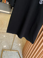 Burberry black T-shirt with short sleeves and curved hem