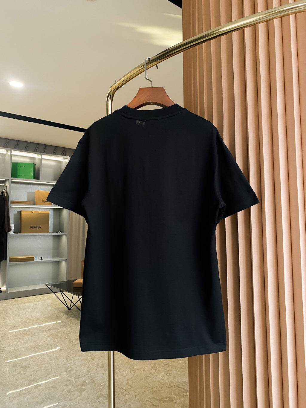 Burberry black short-sleeve T-shirt with back view and rounded hem