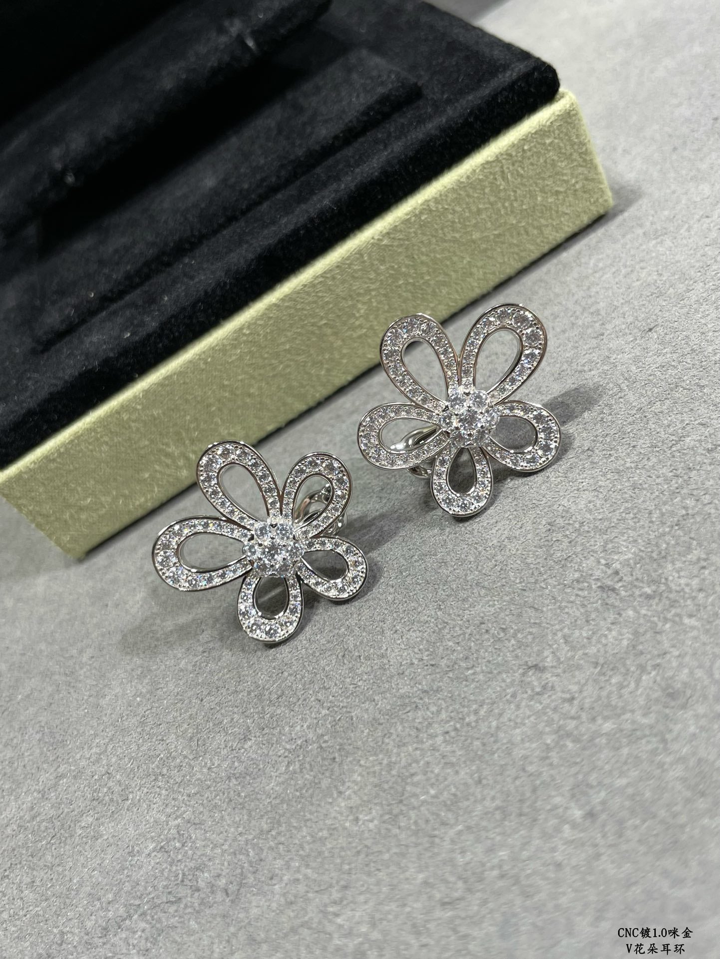 Van Cleef & Arpels Accessories