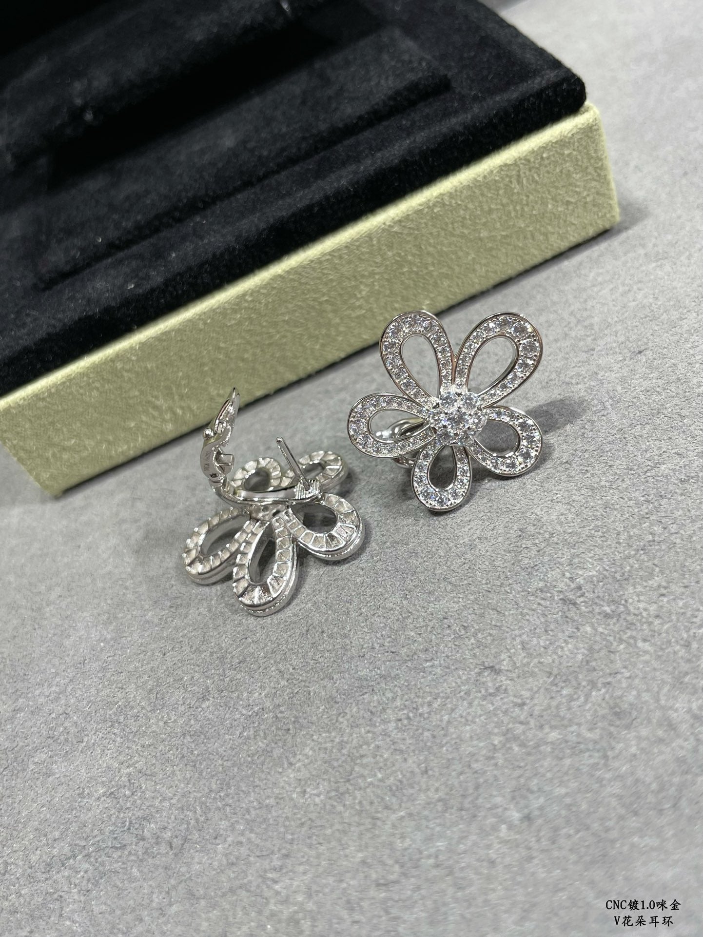 Van Cleef & Arpels Accessories