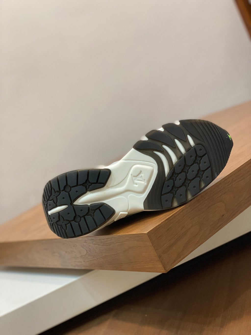 Unisex sneaker outsole with black tread and light midsole
