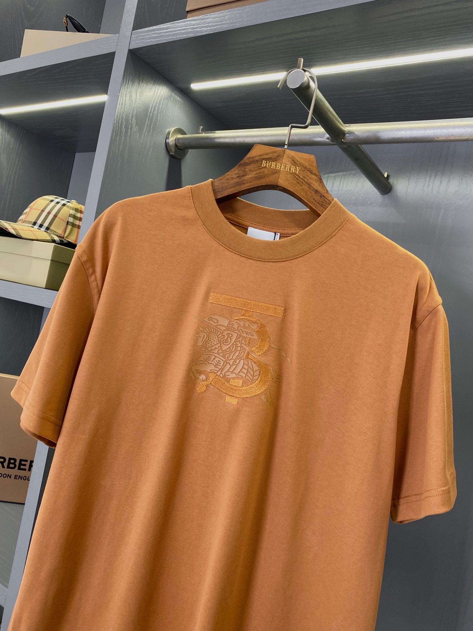 Burberry short-sleeve T-shirt, rust orange, round crew neck and chest emblem
