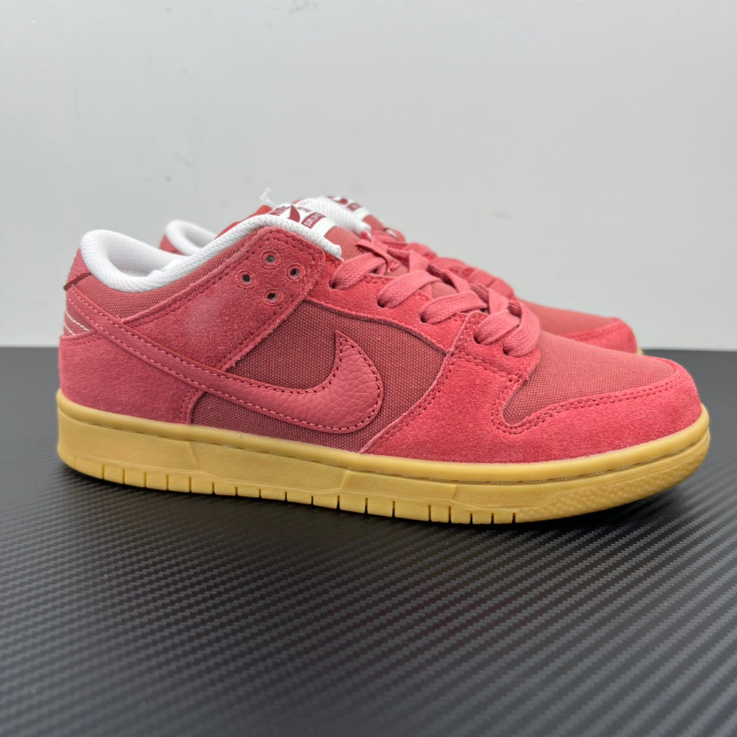 Low-top sneaker in pink suede with white laces and gum-yellow sole