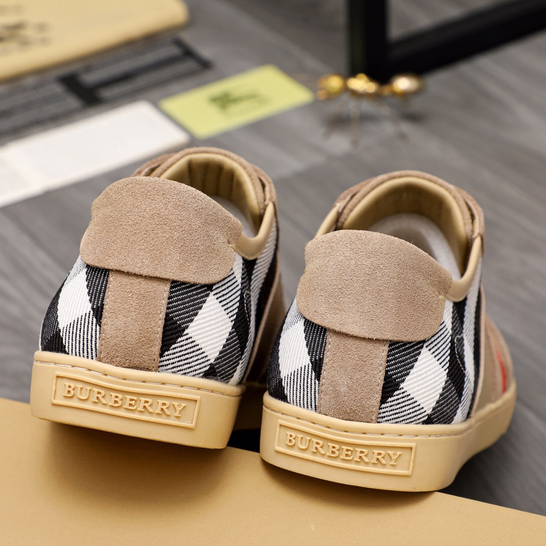 Burberry sneakers back view: beige suede heel with black-and-white check and gold logo plaque