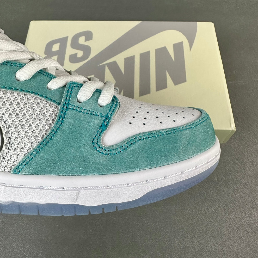 AY Batch-APRIL SKATEBOARDS x NK Dunk SB Low "White and Multi- Color"