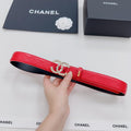 Chanel red quilted leather belt with gold-tone clasp and decorative buckle