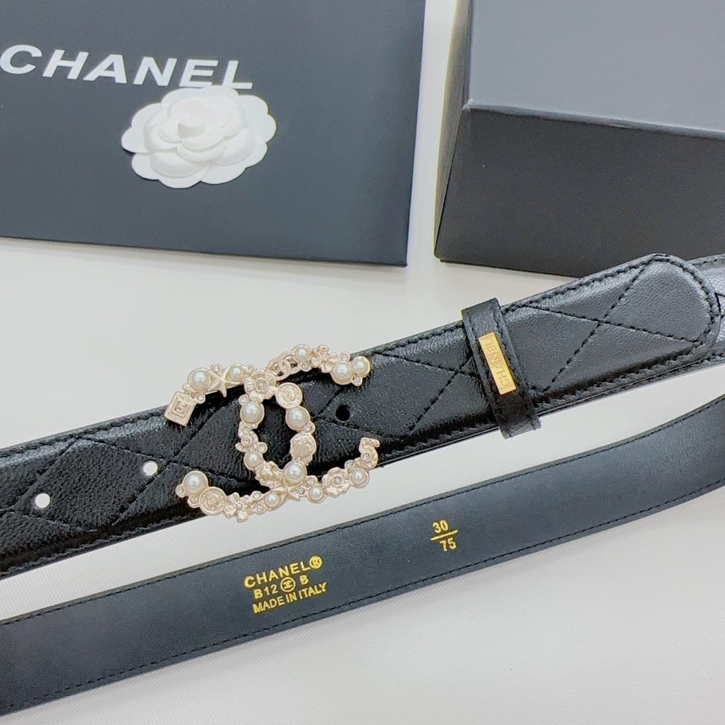 Chanel belt close-up: dark quilted leather with gold buckle and pearl bead chain centerpiece