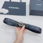 Chanel belt with dark navy quilted leather and round CC logo buckle on clasp