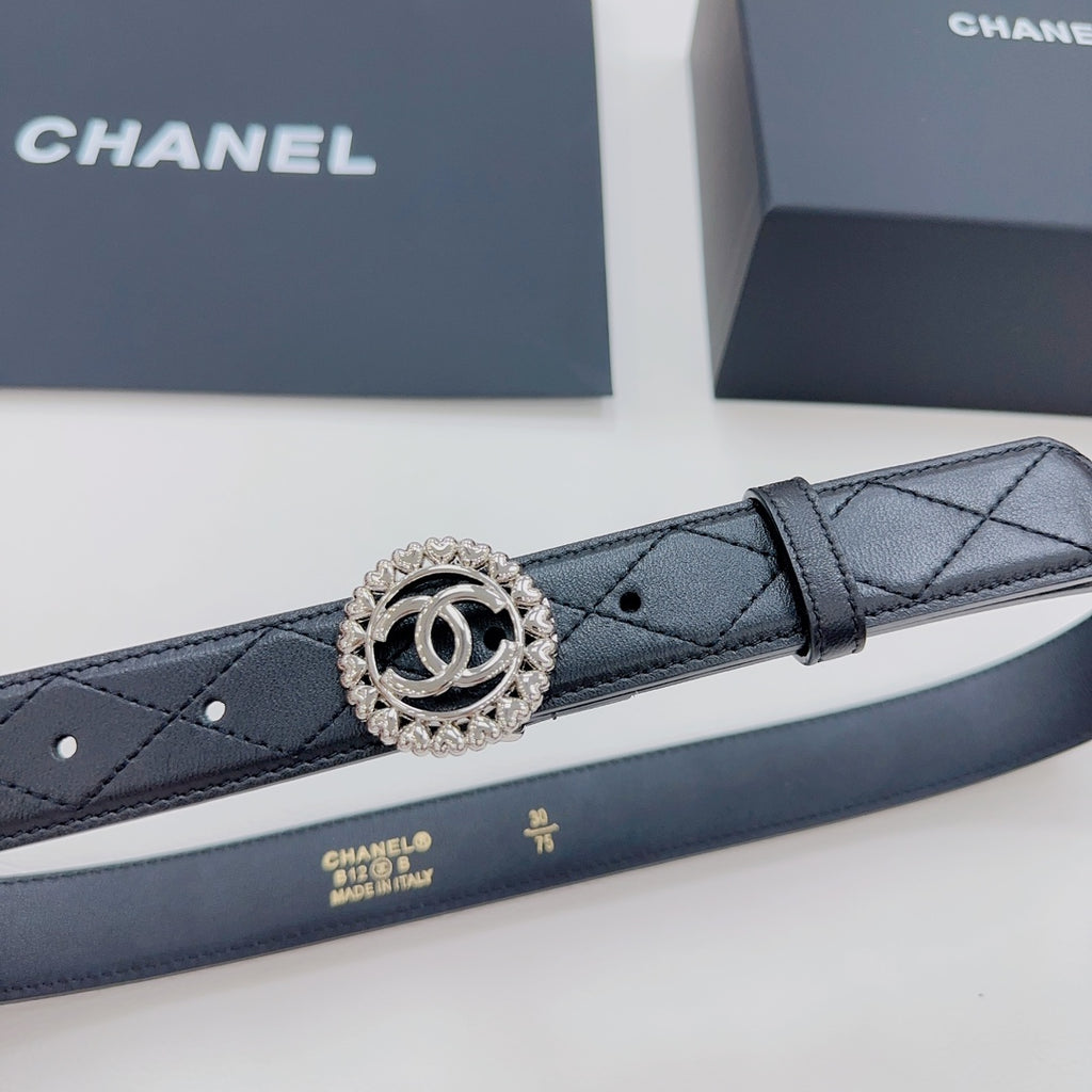 Chanel belt close-up: dark navy quilted strap with round CC logo buckle