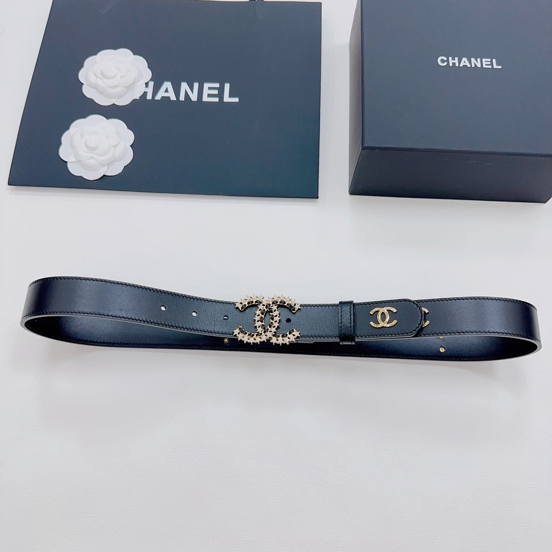 Chanel belt dark blue leather with central gold-toned CC emblem buckle