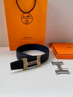 Leather belt with navy leather strap and gold-toned buckle with H motif