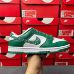 Nike Dunk Low low-top sneaker in green leather with white side panel and green laces